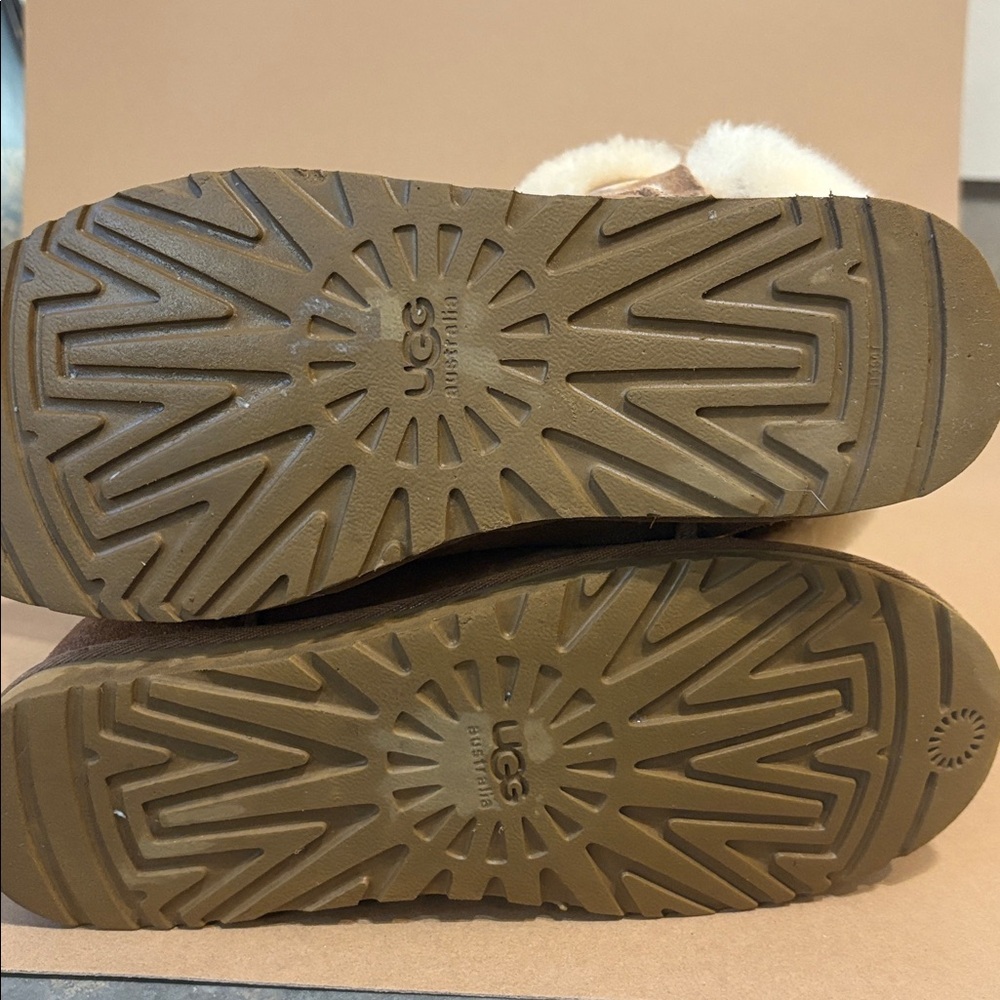 UGG Bailey buckle ankle boots tan suede w Cream sheepskin wool lining - Picture 5 of 5